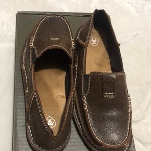 brown ariat cruisers